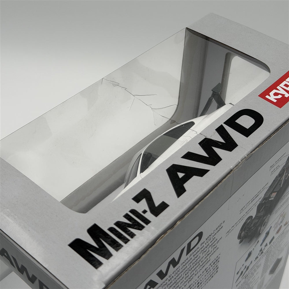 SCRATCH & DENT Kyosho MINI-Z AWD Nissan Silvia S15 w GT Wing - White