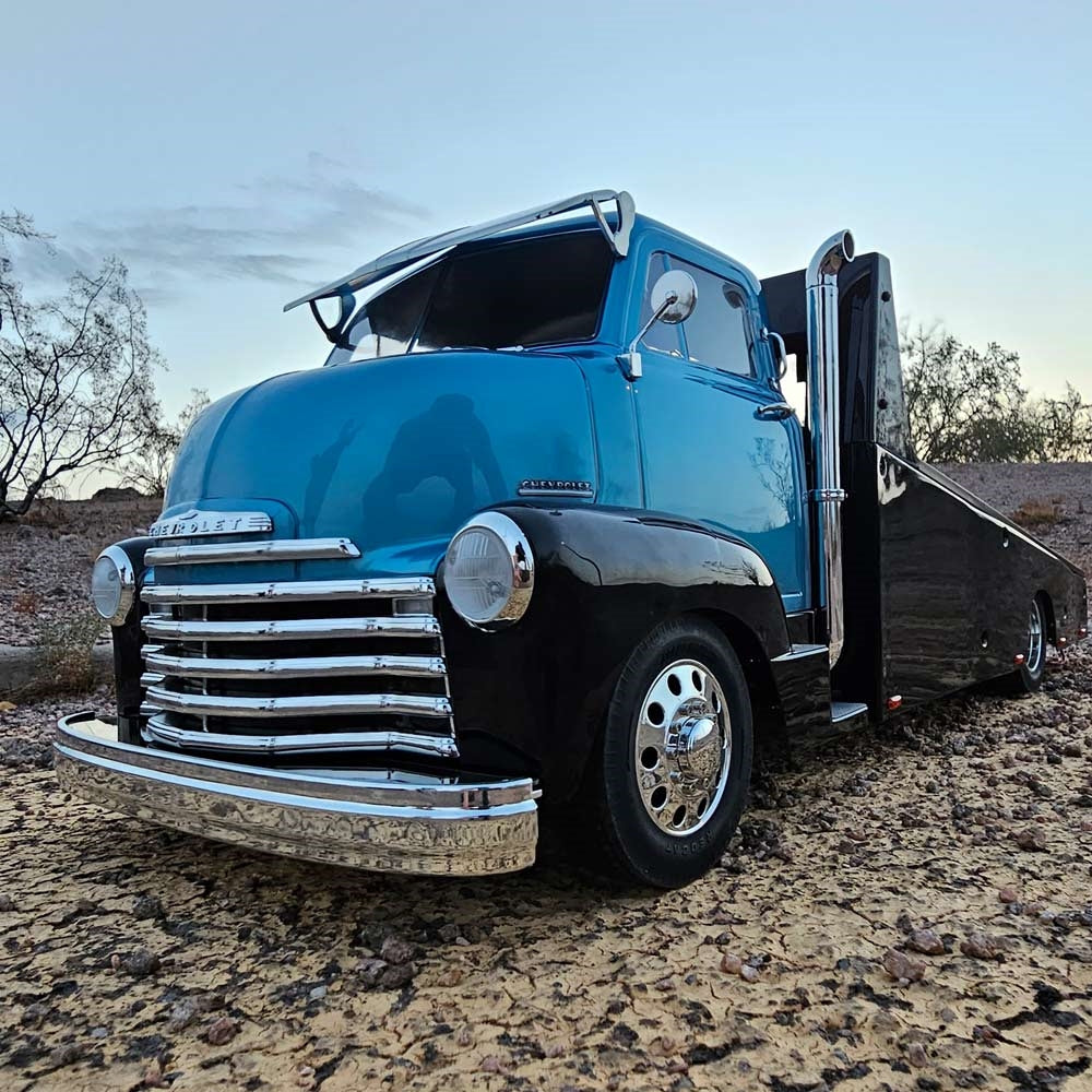Redcat Custom Hauler with 1953 Chevrolet COE Body - Metallic Blue or Candy Red